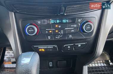 Внедорожник / Кроссовер Ford Escape 2017 в 