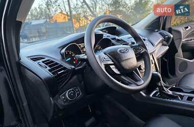 Внедорожник / Кроссовер Ford Escape 2017 в 