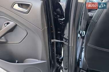 Внедорожник / Кроссовер Ford Escape 2017 в 