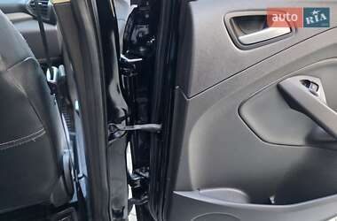 Внедорожник / Кроссовер Ford Escape 2017 в 