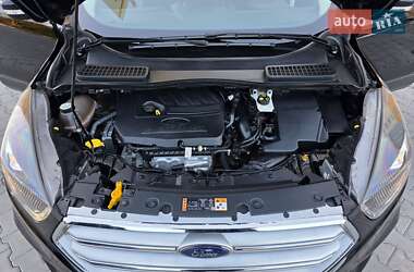 Внедорожник / Кроссовер Ford Escape 2017 в 