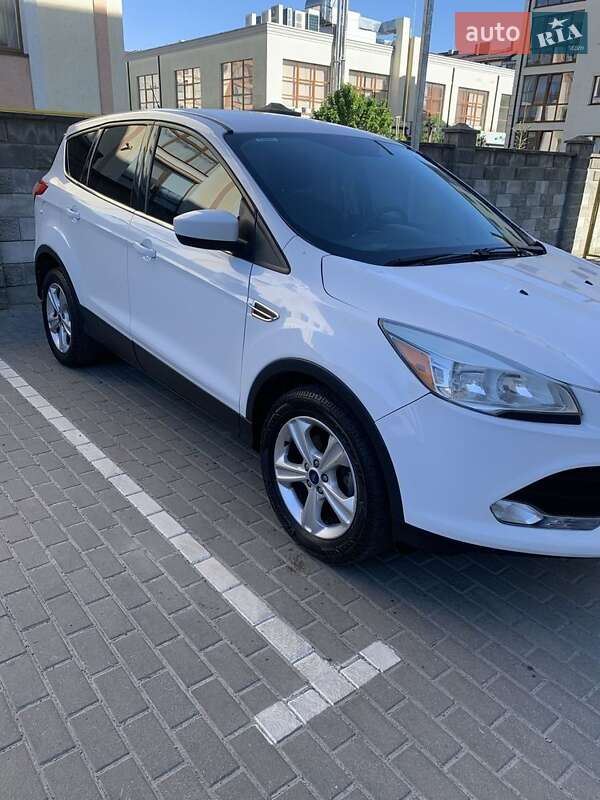Позашляховик / Кросовер Ford Escape 2015 в  фото Позашляховик / Кросовер Ford Escape 2015 в
