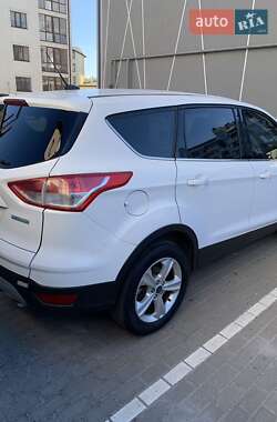 Позашляховик / Кросовер Ford Escape 2015 в  фото 2 Позашляховик / Кросовер Ford Escape 2015 в