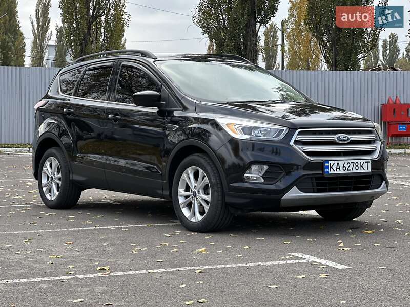 Внедорожник / Кроссовер Ford Escape 2017 в Киеве