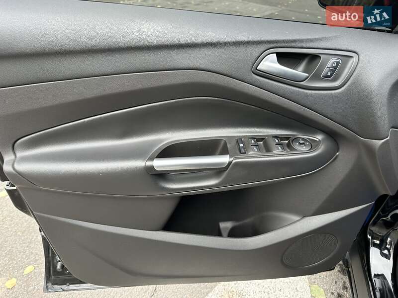 Внедорожник / Кроссовер Ford Escape 2017 в Киеве