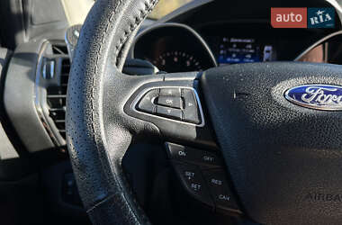 Позашляховик / Кросовер Ford Escape 2017 в  фото 12 Позашляховик / Кросовер Ford Escape 2017 в