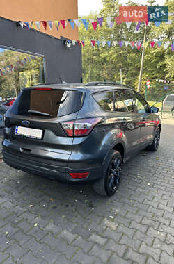 Позашляховик / Кросовер Ford Escape 2016 в  фото 4 Позашляховик / Кросовер Ford Escape 2016 в