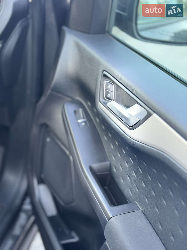 Внедорожник / Кроссовер Ford Escape 2019 в Тлумаче