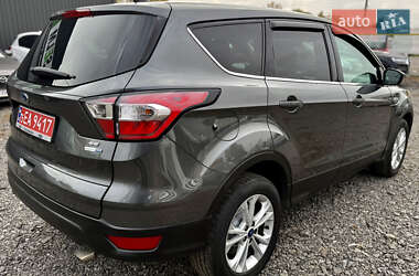 Позашляховик / Кросовер Ford Escape 2017 в  фото 3 Позашляховик / Кросовер Ford Escape 2017 в