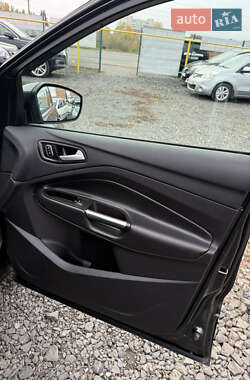 Позашляховик / Кросовер Ford Escape 2017 в  фото 9 Позашляховик / Кросовер Ford Escape 2017 в