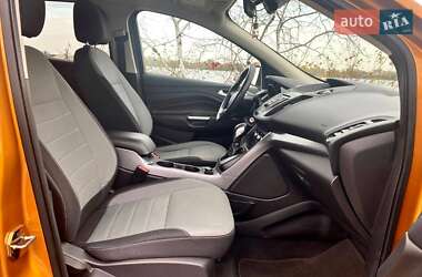 Позашляховик / Кросовер Ford Escape 2015 в 