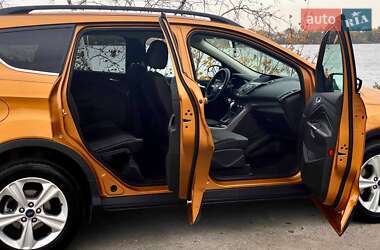 Позашляховик / Кросовер Ford Escape 2015 в 