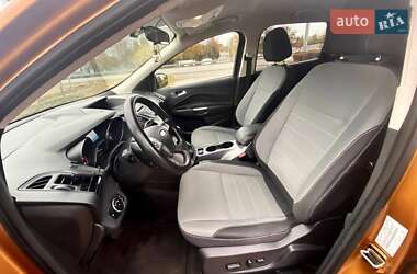 Позашляховик / Кросовер Ford Escape 2015 в 