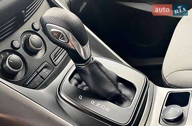 Позашляховик / Кросовер Ford Escape 2015 в 