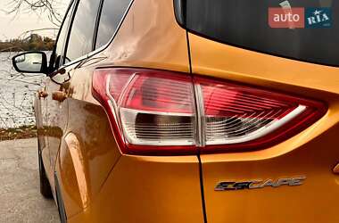Позашляховик / Кросовер Ford Escape 2015 в 
