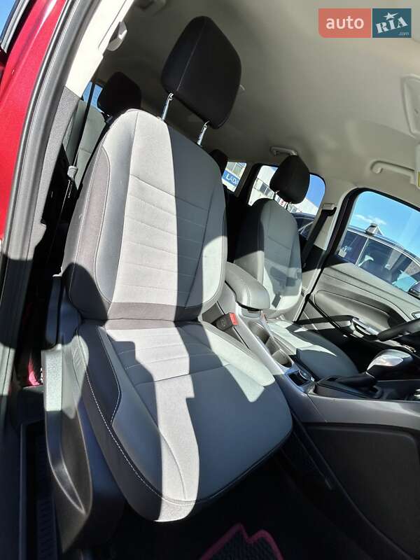 Внедорожник / Кроссовер Ford Escape 2015 в Сумах