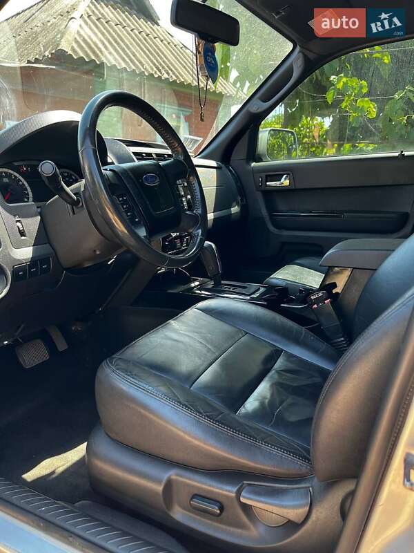 Внедорожник / Кроссовер Ford Escape 2010 в Лубнах