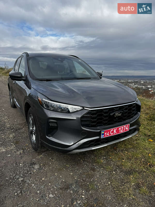 Позашляховик / Кросовер Ford Escape 2023 в  фото Позашляховик / Кросовер Ford Escape 2023 в