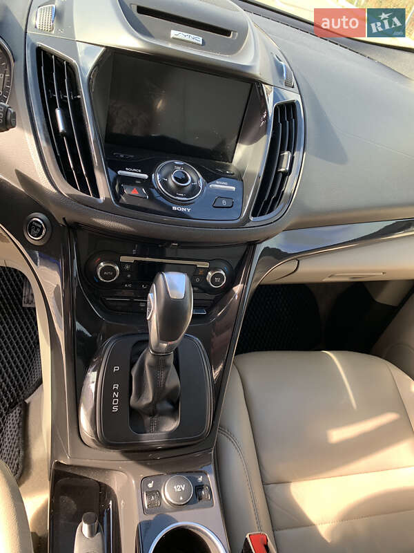 Внедорожник / Кроссовер Ford Escape 2015 в Дубно