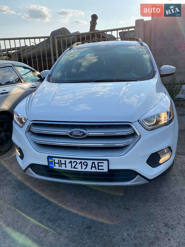 Внедорожник / Кроссовер Ford Escape 2018 в Черноморске