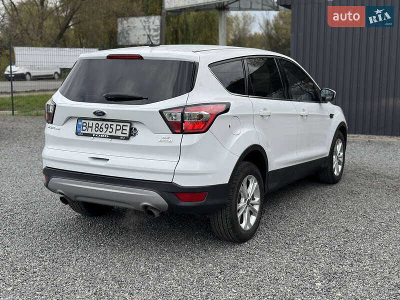 Внедорожник / Кроссовер Ford Escape 2017 в Староконстантинове