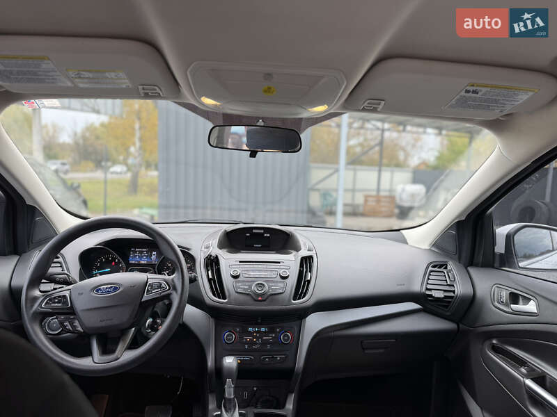 Внедорожник / Кроссовер Ford Escape 2017 в Староконстантинове