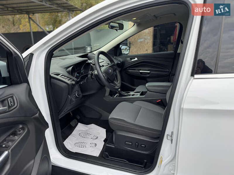 Внедорожник / Кроссовер Ford Escape 2017 в Староконстантинове