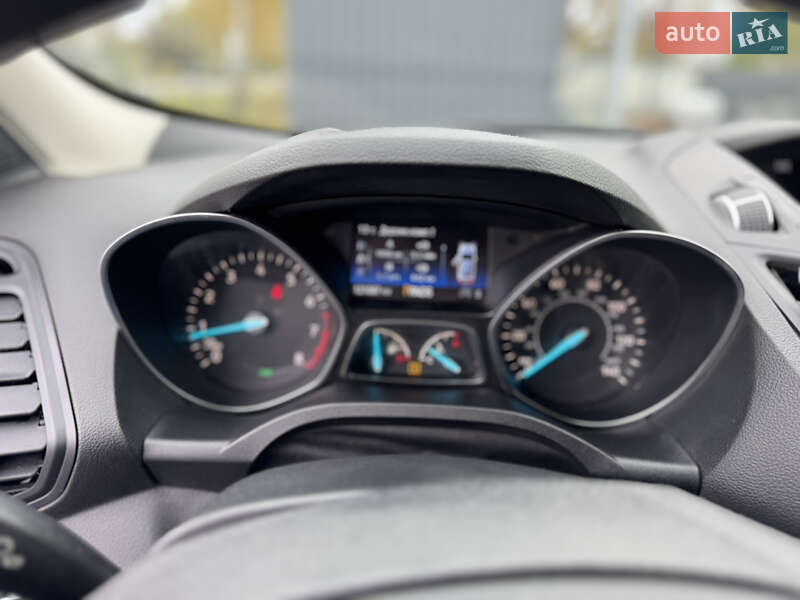 Внедорожник / Кроссовер Ford Escape 2017 в Староконстантинове