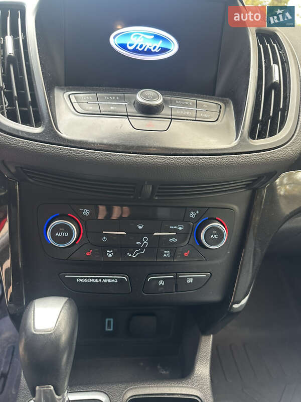 Позашляховик / Кросовер Ford Escape 2018 в Чернівцях