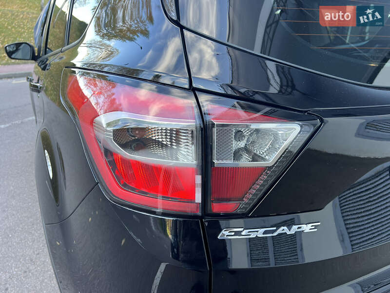 Внедорожник / Кроссовер Ford Escape 2017 в Киеве