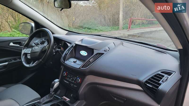 Внедорожник / Кроссовер Ford Escape 2019 в Дубно