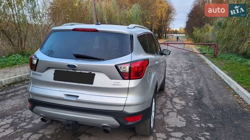Внедорожник / Кроссовер Ford Escape 2019 в Дубно