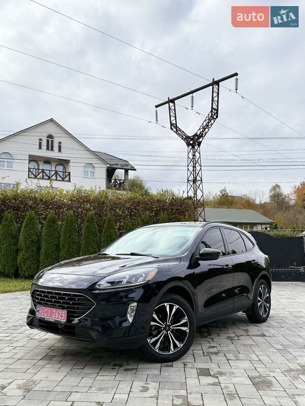 Позашляховик / Кросовер Ford Escape 2021 в Сваляві