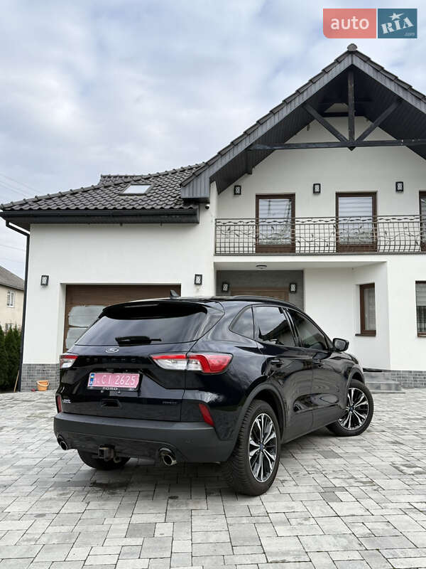 Позашляховик / Кросовер Ford Escape 2021 в Сваляві