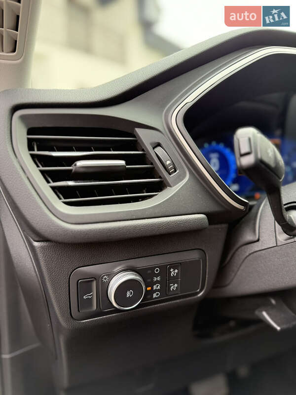 Позашляховик / Кросовер Ford Escape 2021 в Сваляві