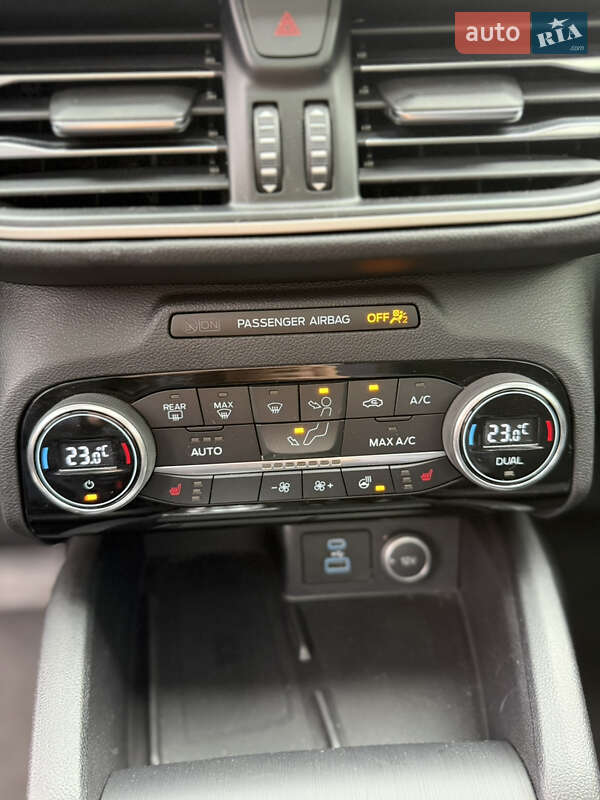 Позашляховик / Кросовер Ford Escape 2021 в Сваляві