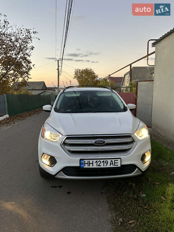 Внедорожник / Кроссовер Ford Escape 2018 в Черноморске