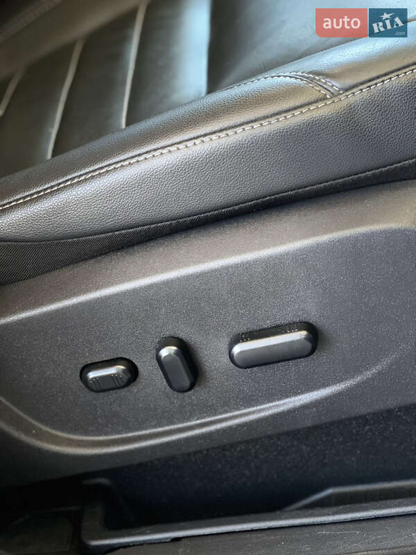 Позашляховик / Кросовер Ford Escape 2015 в Миколаєві