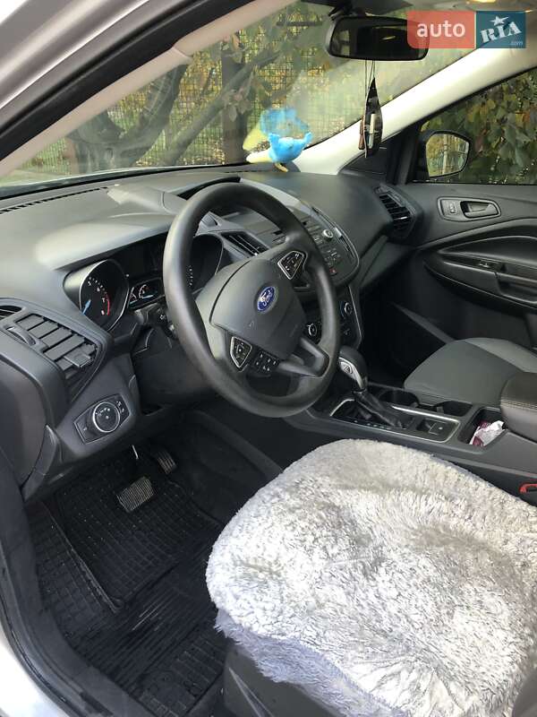 Внедорожник / Кроссовер Ford Escape 2017 в Пятихатках