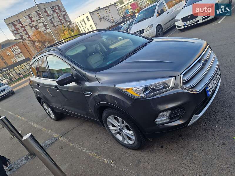 Позашляховик / Кросовер Ford Escape 2016 в Рівному