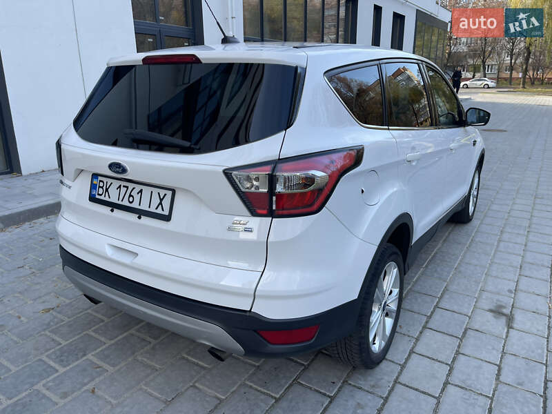 Внедорожник / Кроссовер Ford Escape 2017 в Ровно