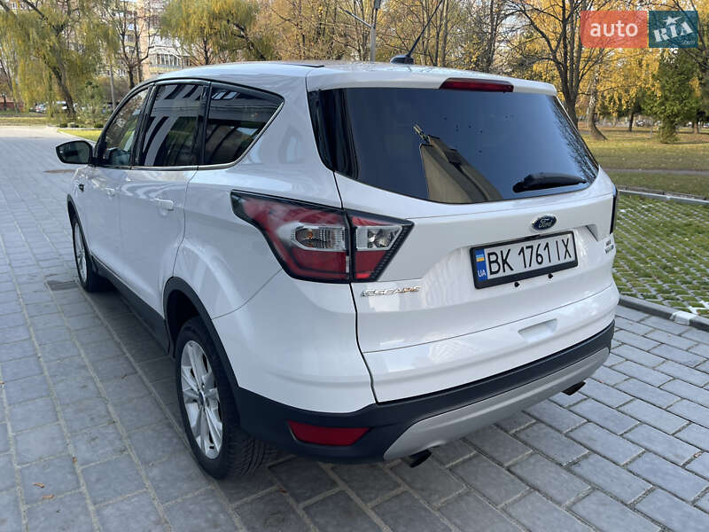 Внедорожник / Кроссовер Ford Escape 2017 в Ровно