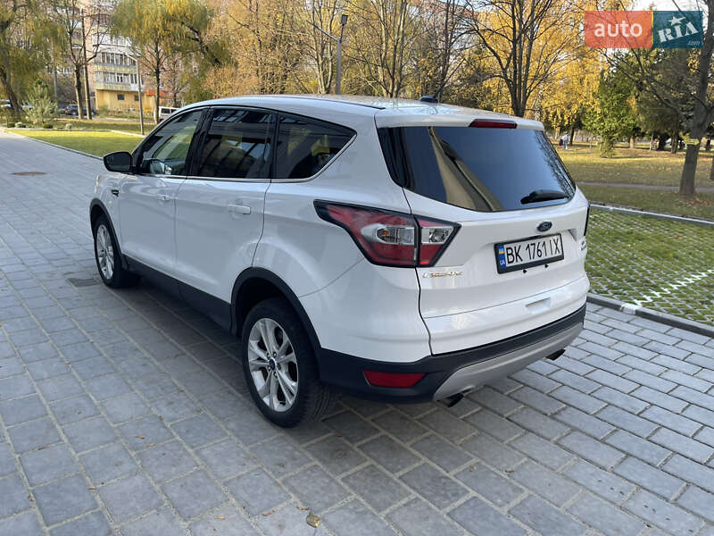 Внедорожник / Кроссовер Ford Escape 2017 в Ровно