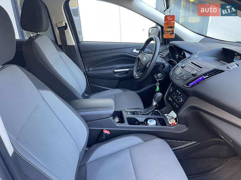 Внедорожник / Кроссовер Ford Escape 2017 в Ровно