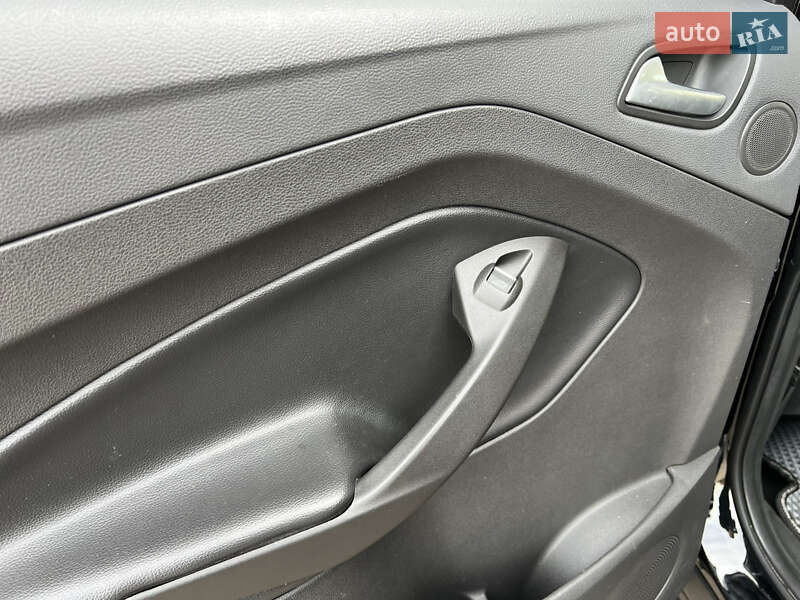 Внедорожник / Кроссовер Ford Escape 2016 в Киеве