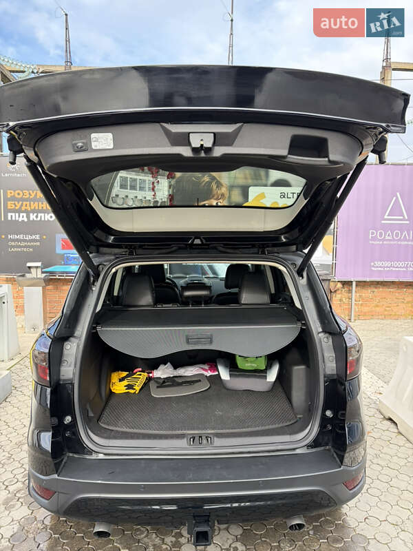 Внедорожник / Кроссовер Ford Escape 2017 в Черновцах