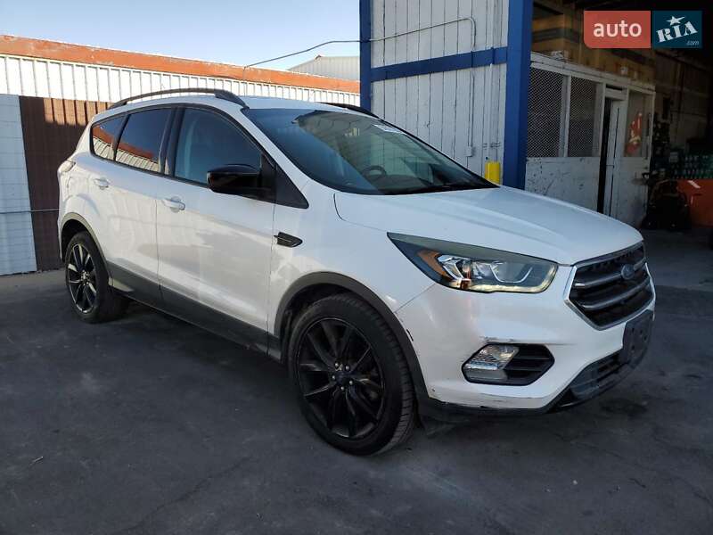 Внедорожник / Кроссовер Ford Escape 2016 в Виннице