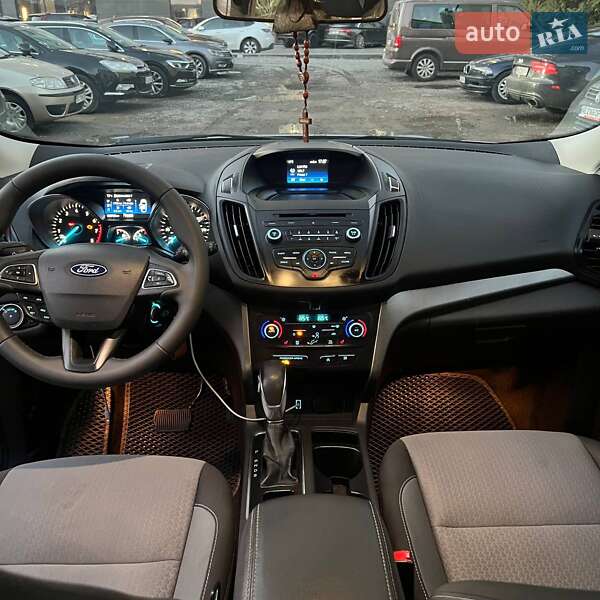 Внедорожник / Кроссовер Ford Escape 2018 в Львове