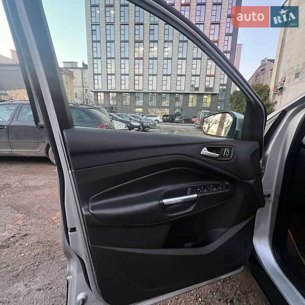 Внедорожник / Кроссовер Ford Escape 2018 в Львове