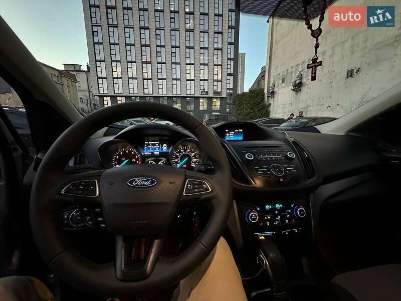 Внедорожник / Кроссовер Ford Escape 2018 в Львове